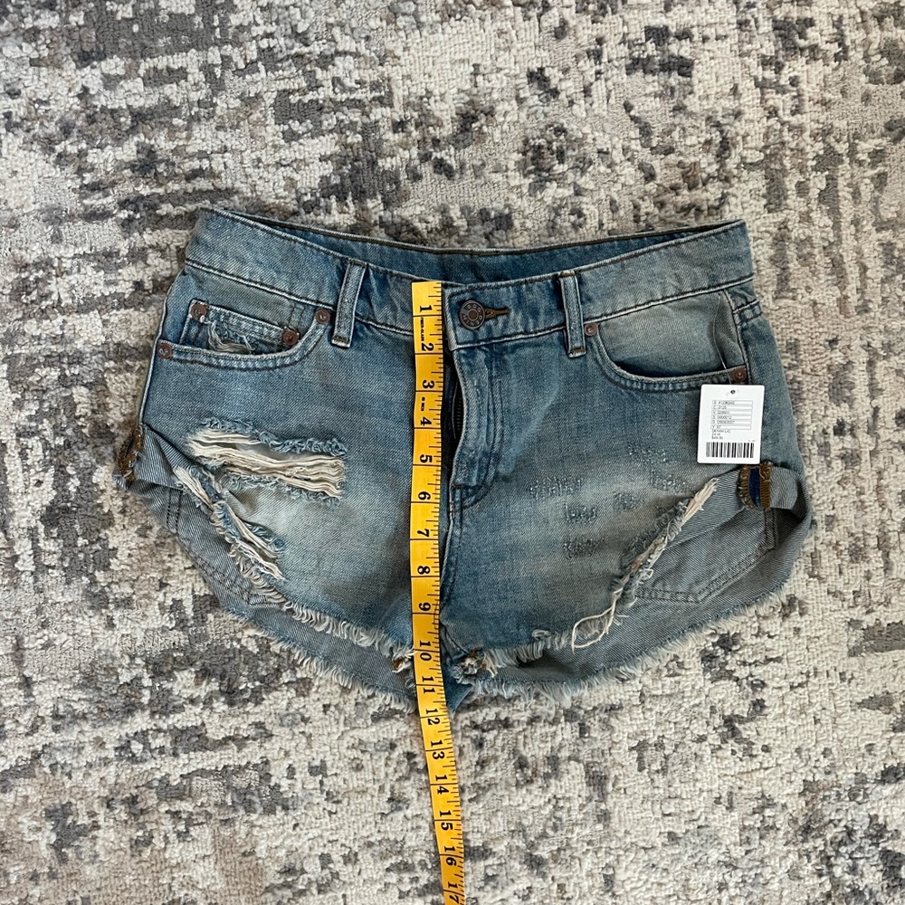 BDG Boyfriend Distressed Denim Shorts - Picture 3 of 9